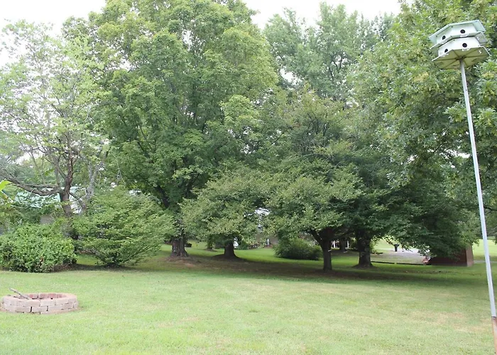 Shawnee Trails Lodging & Suites Lodge *