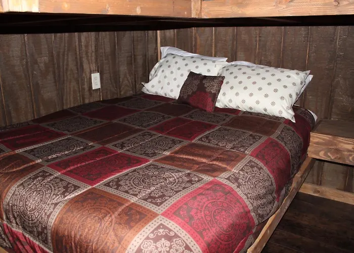 Shawnee Trails Lodging & Suites Lodge *