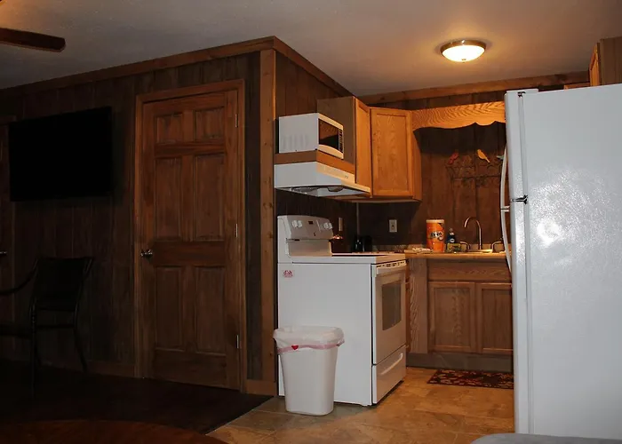 Shawnee Trails Lodging & Suites Lodge *