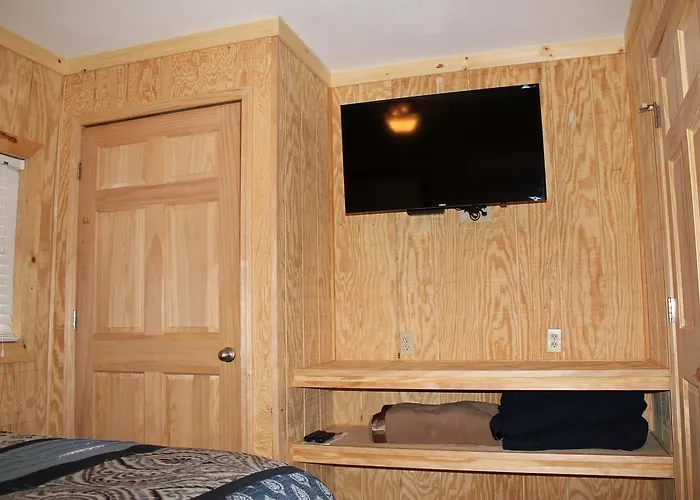 Shawnee Trails Lodging & Suites *