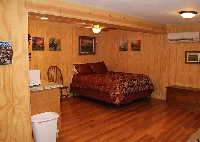 Shawnee Trails Lodging & Suites *