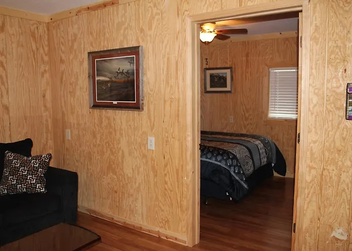 Shawnee Trails Lodging & Suites Lodge *