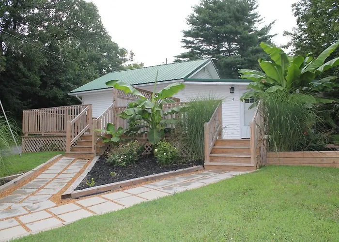 Shawnee Trails Lodging & Suites Lodge