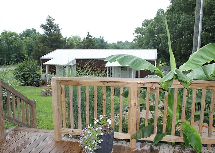 Shawnee Trails Lodging & Suites Lodge *