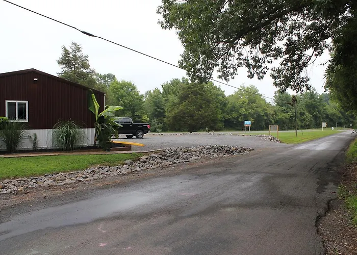 Shawnee Trails Lodging & Suites Lodge
