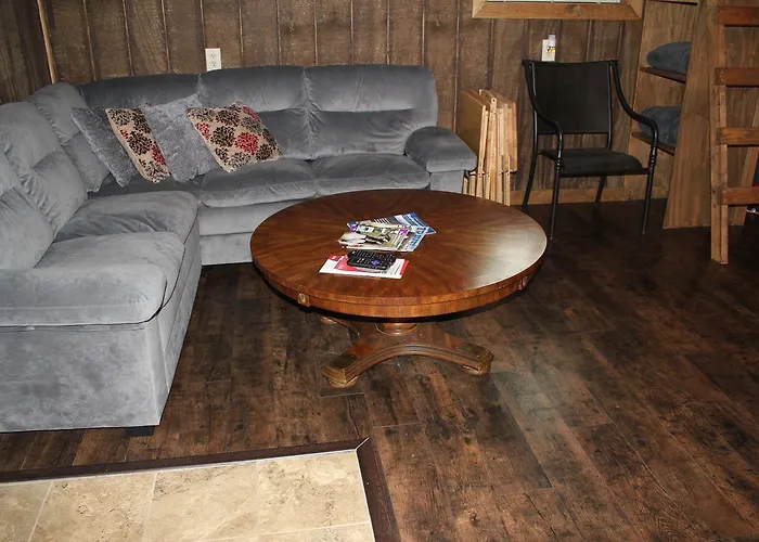 Shawnee Trails Lodging & Suites Lodge *