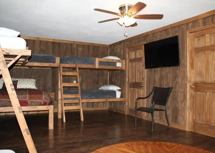 Shawnee Trails Lodging & Suites *