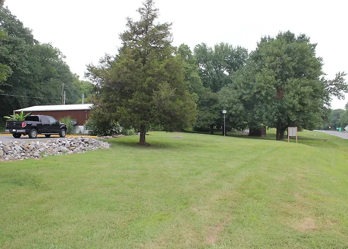 Shawnee Trails Lodging & Suites *