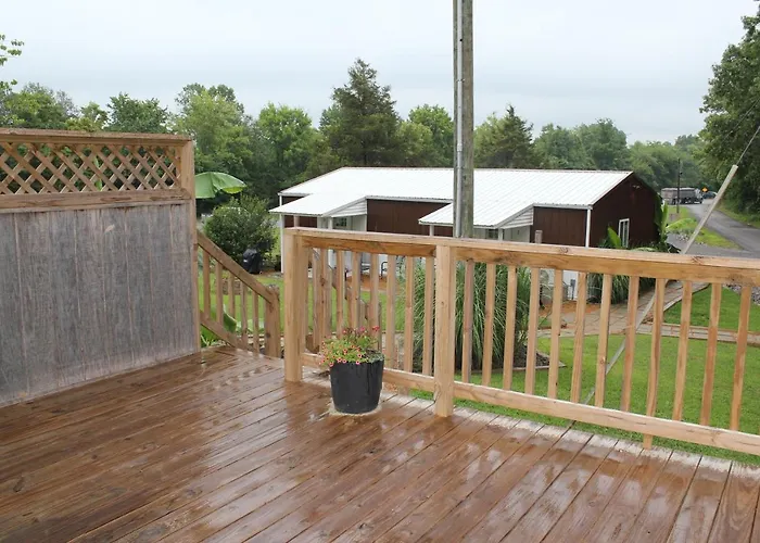 Shawnee Trails Lodging & Suites Lodge *