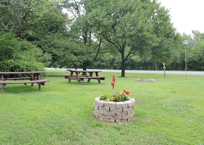 Shawnee Trails Lodging & Suites Lodge *