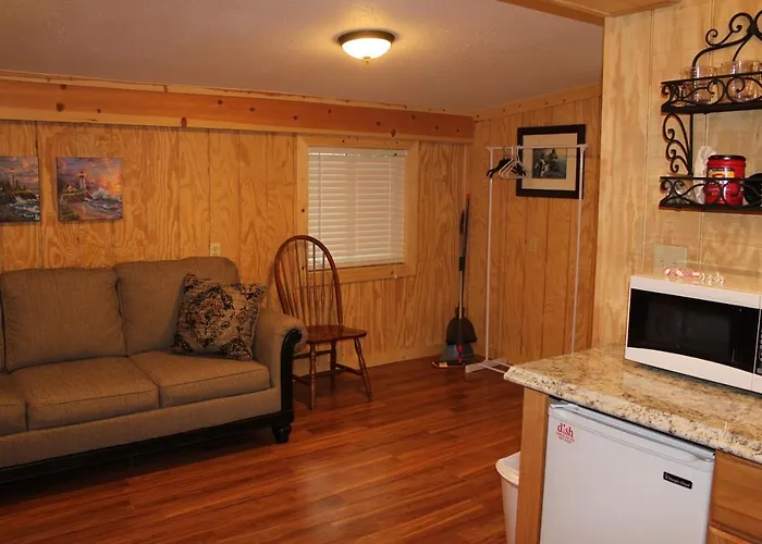 Shawnee Trails Lodging & Suites Lodge *