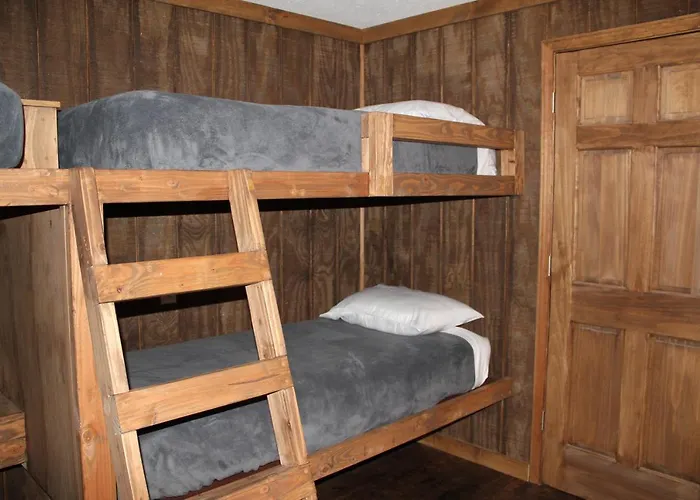Shawnee Trails Lodging & Suites *