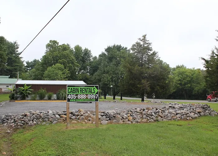 Shawnee Trails Lodging & Suites Lodge *