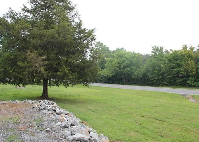 Shawnee Trails Lodging & Suites Lodge