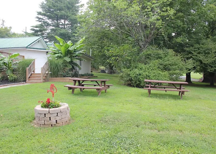 Lodge Shawnee Trails Lodging & Suites *